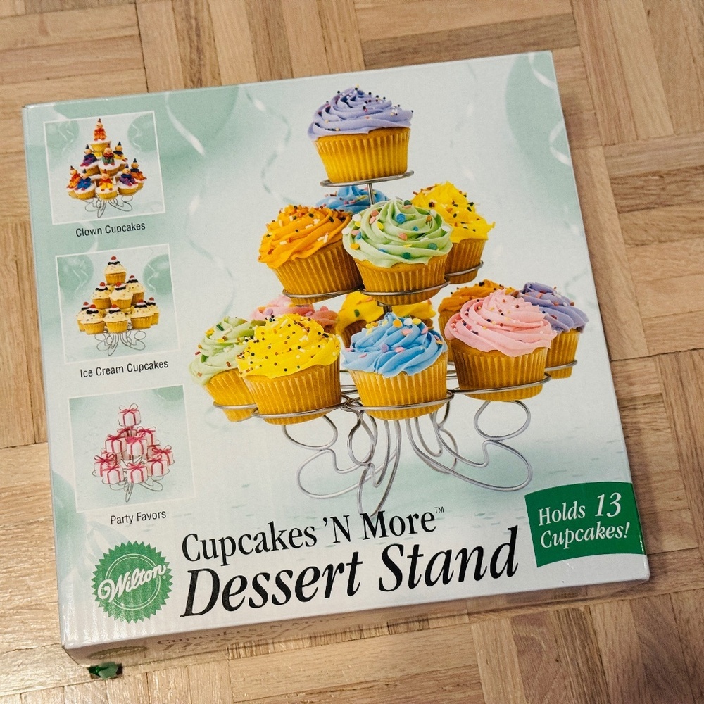 Wilton - Cupcakes 'N More Dessert Stand, Holds 13 Cupcakes, Used Twice Only